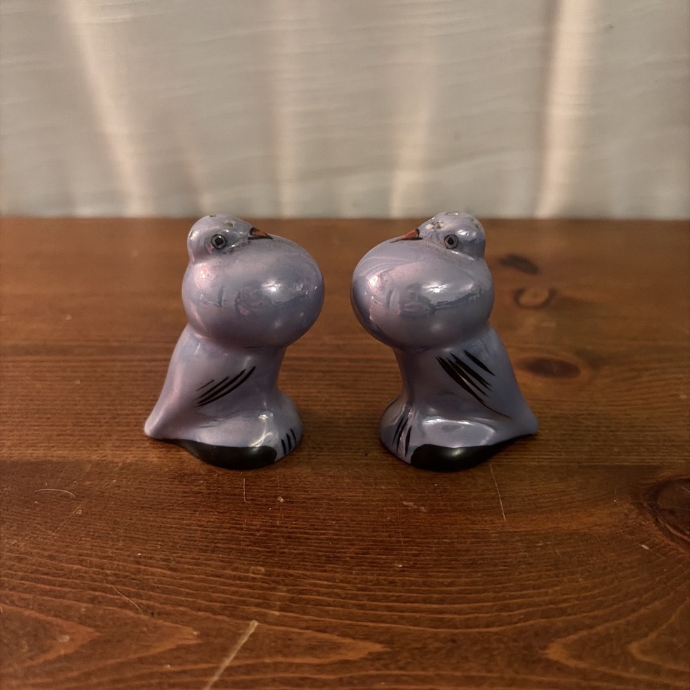 Vintage Japan Ceramic Iridescent Chest Puffer Bird Pigeon Salt Pepper Shaker Set